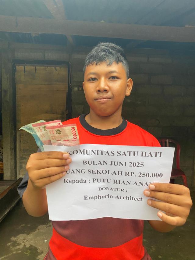 Foto Emporio Architect Beramall ke Komunitas Satu Hati untuk Dana Pendidikan Anak-Anak Kurang Mampu