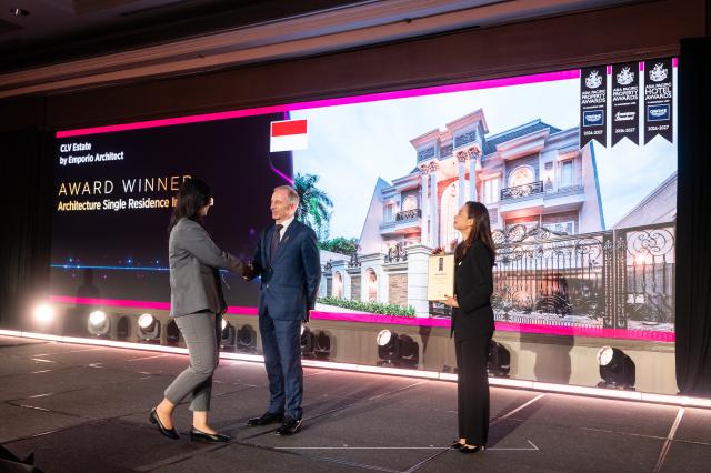 Menerima Penghargaan Award Winner - Architecture Single Residence 2026/2027