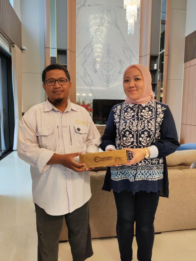 Souvenir Handover to Client Mrs. Sari