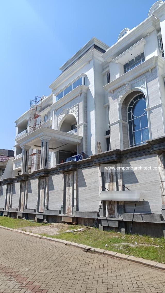 Tampak Depan Progress Pembangunan Rumah Klasik di PIK, Jakarta Utara