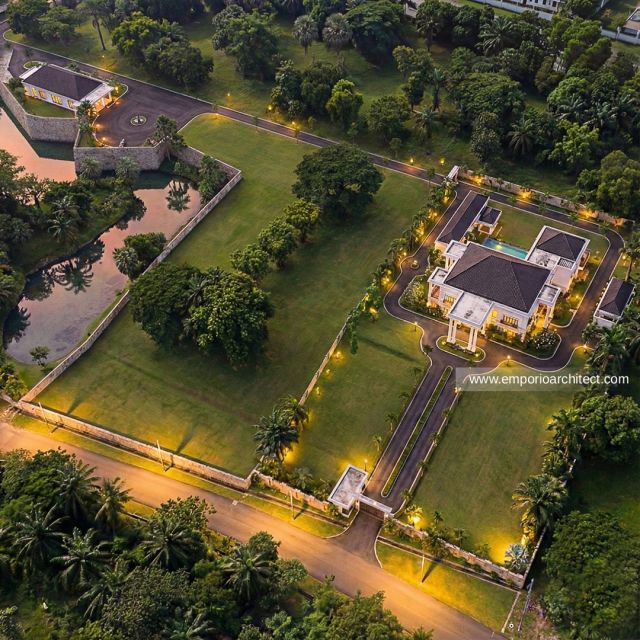 Desain Rumah Klasik 2 Lantai Bapak RFL 2247 di  Samarinda