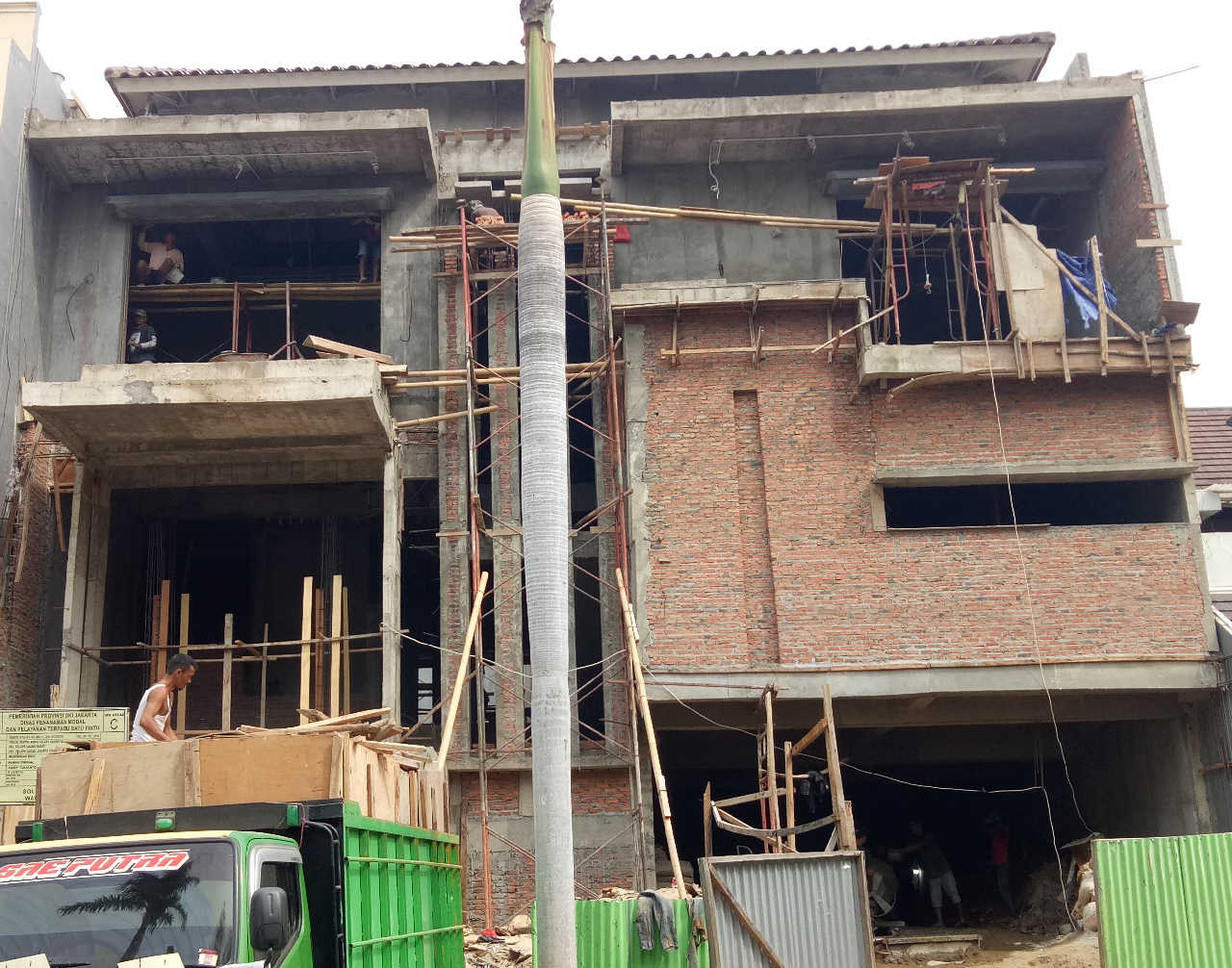 Progress Pembangunan Rumah Style Modern Tropis Bapak Andre di Kelapa Gading, Jakarta 1