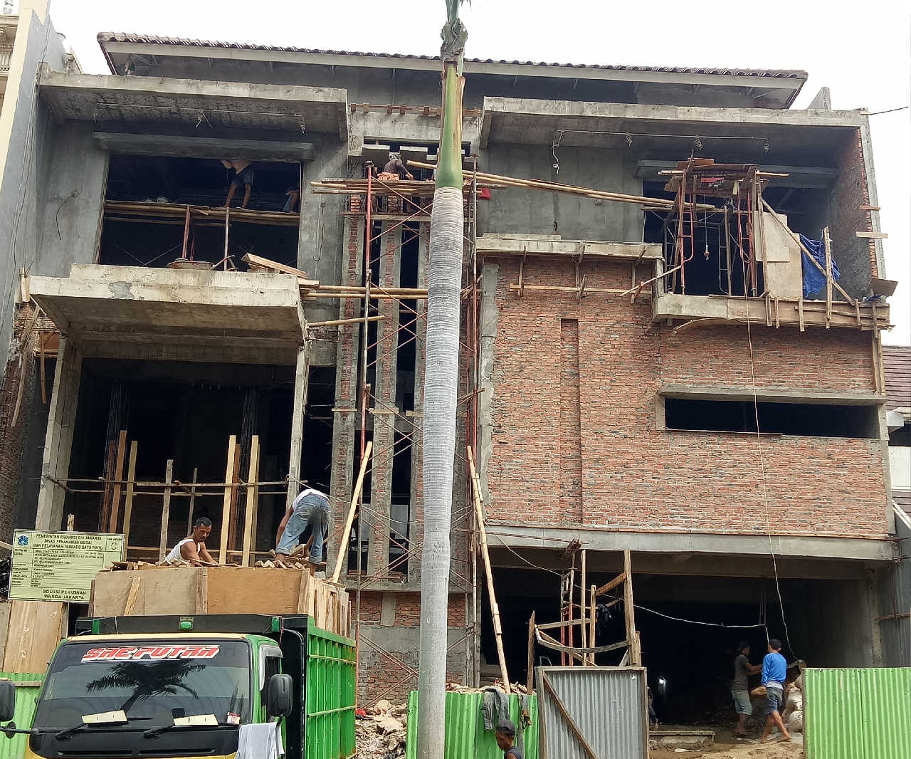 Progress Pembangunan Rumah Style Modern Tropis Bapak Andre di Kelapa Gading, Jakarta 3