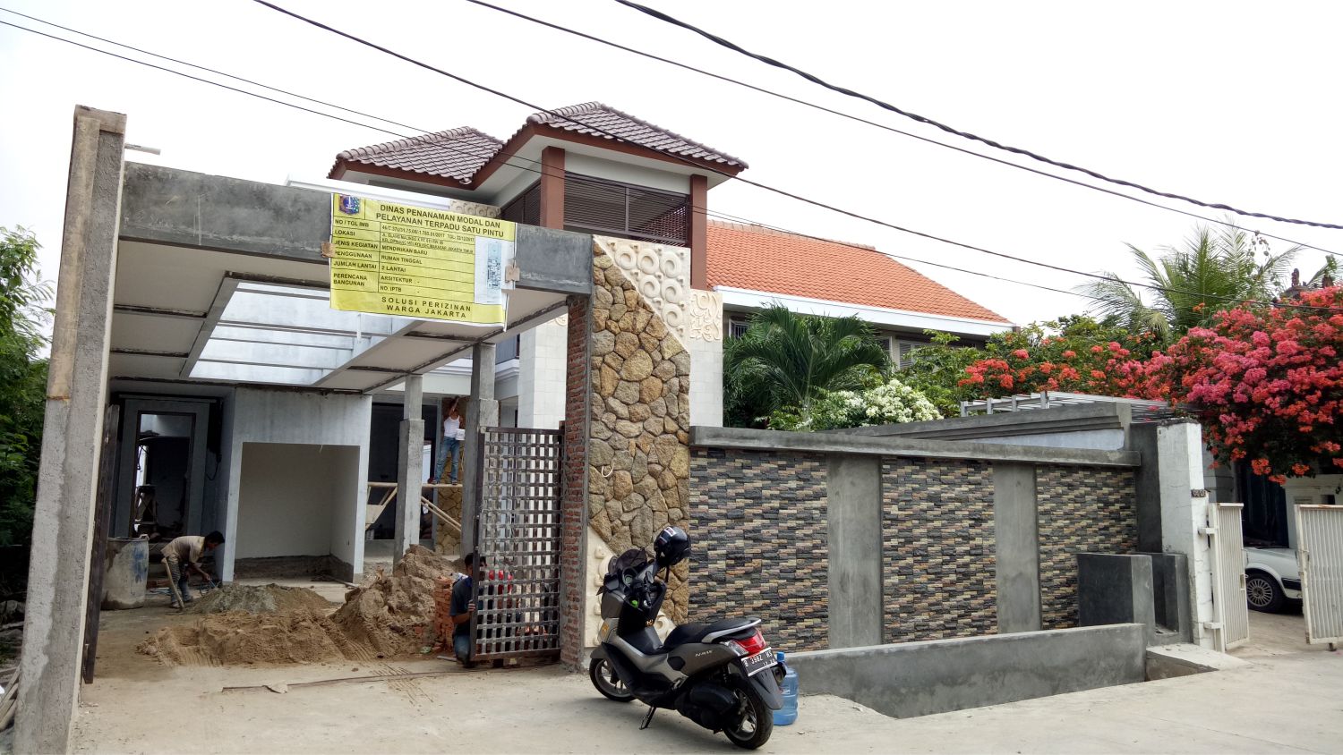 Progress Pembangunan Rumah Style Villa Bali Tropis Bapak Ian di Jakarta 1