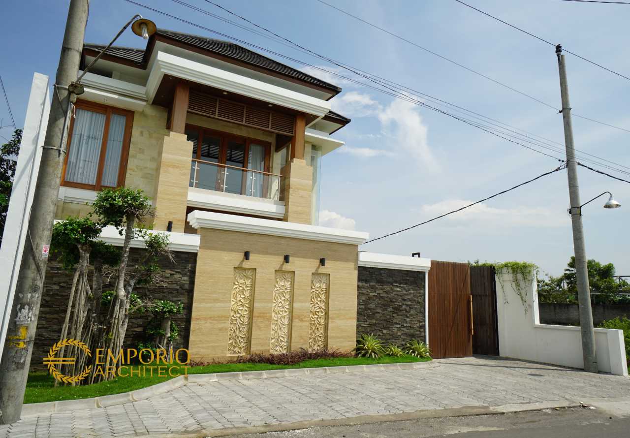 Hasil Konstruksi Rumah Style Villa Bali Tropis Ibu Uum di Yogyakarta 2