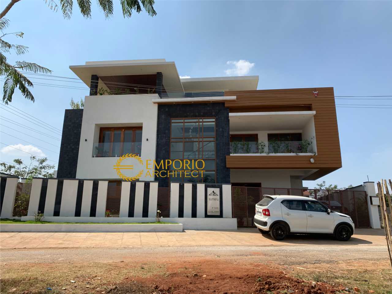 Hasil Konstruksi Rumah Style Modern Tropis dr. Kailash Prabudev di Bangalore, India 1