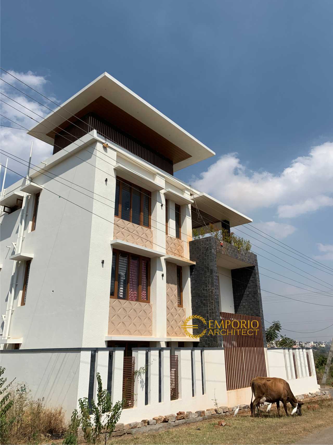 Hasil Konstruksi Rumah Style Modern Tropis dr. Kailash Prabudev di Bangalore, India 4