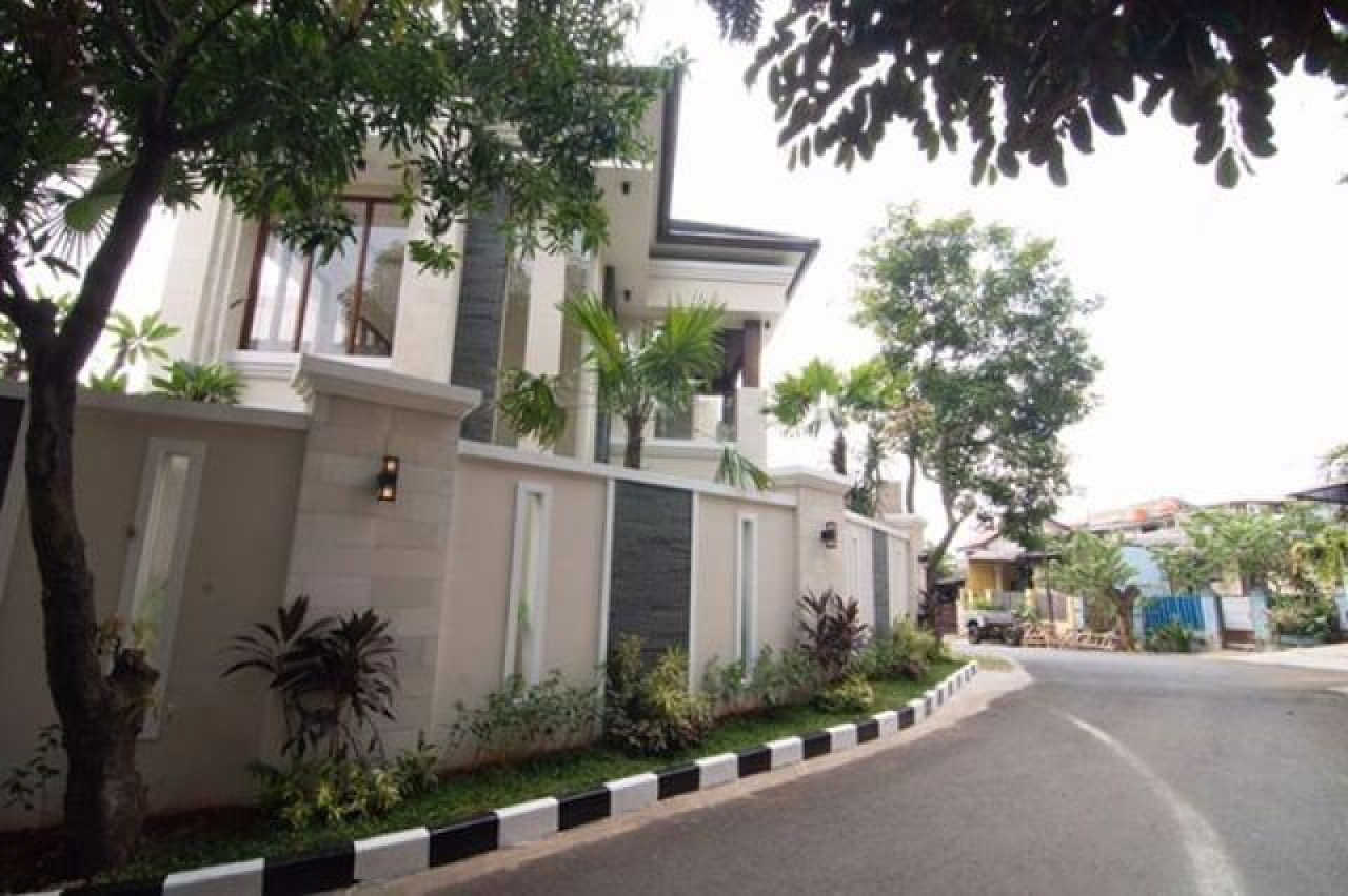 Hasil Konstruksi Rumah Style Villa Bali Tropis Bapak Adit Brata II di Jakarta 2