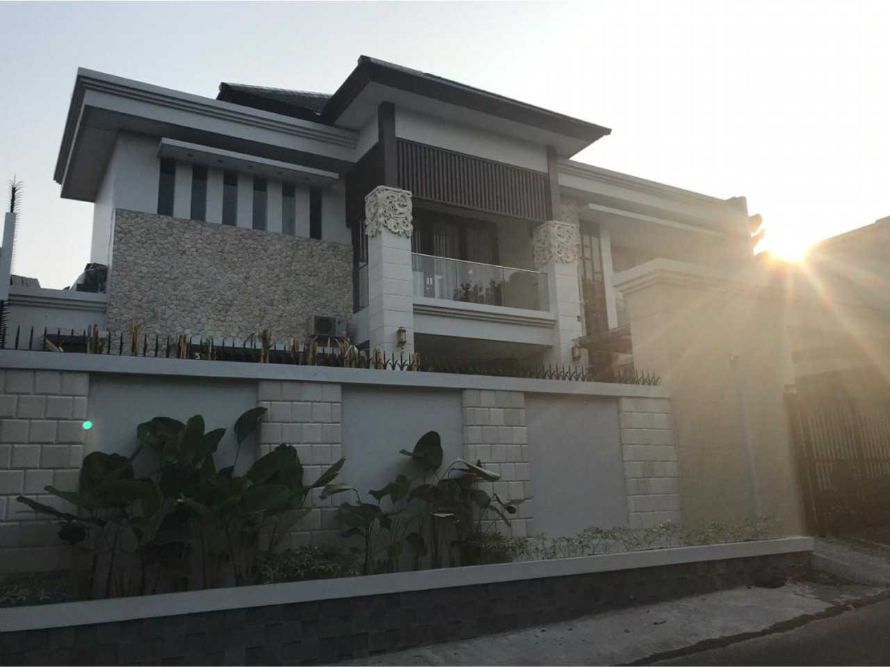 Hasil Konstruksi Rumah Style Villa Bali Tropis Bapak Faishal di Bintaro, Jakarta Selatan 3