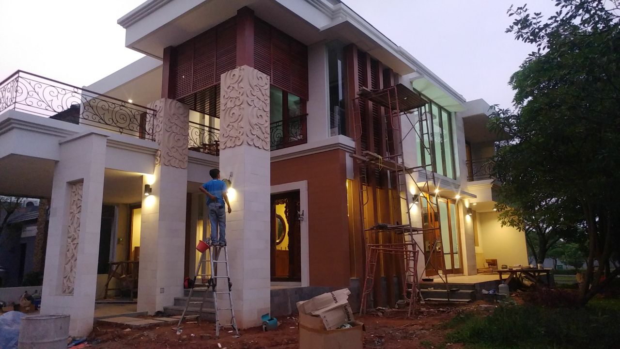 Progress Pembangunan Rumah Style Villa Bali Tropis Ibu Imelda di Jakarta 1