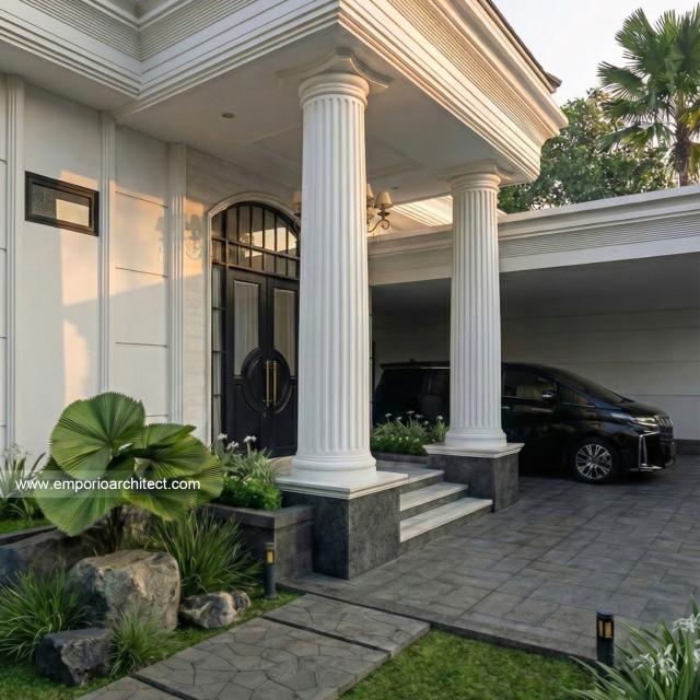 Desain Tampak Detail Teras Depan Rumah Klasik 1 Lantai Ibu YMN di Ternate, Maluku Utara