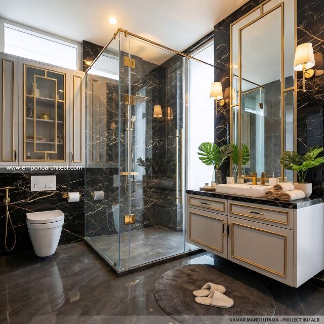 Desain Kamar Mandi Utama Rumah Klasik 2 Lantai Ibu ALR di Denpasar, Bali
