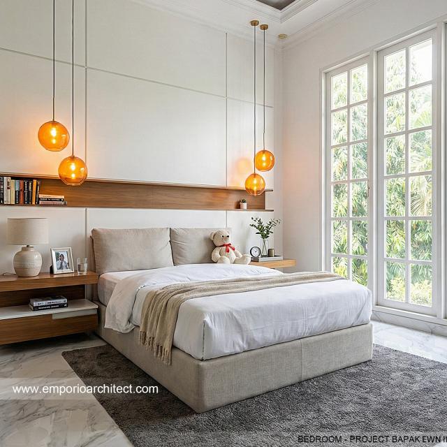 Desain Kamar Tidur Rumah Klasik 2 Lantai Bapak EWN II di Banten