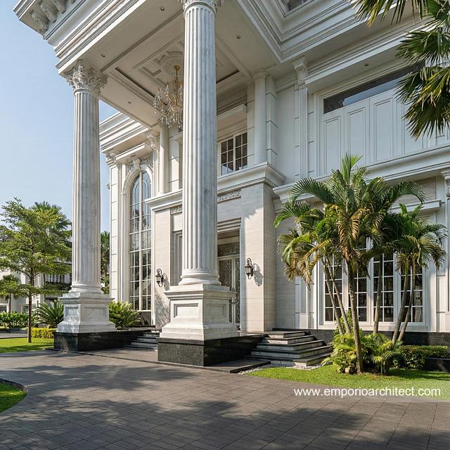 Desain Tampak Detail Samping Rumah Klasik 2 Lantai Bapak EWN II di Banten