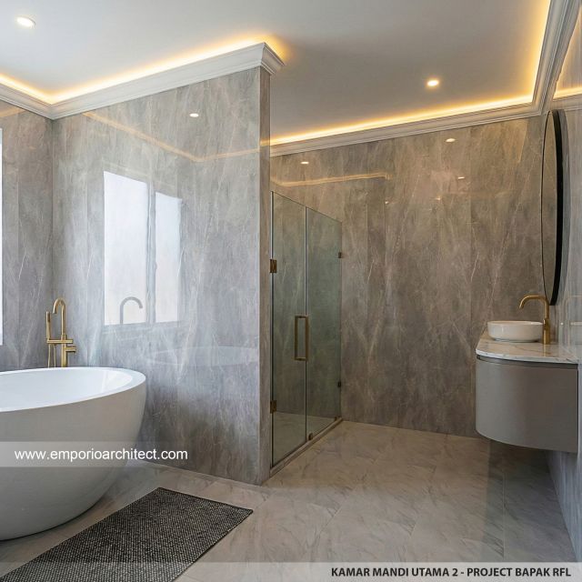 Desain Kamar Mandi Utama 2 Rumah Klasik 2 Lantai Bapak RFL di Samarinda