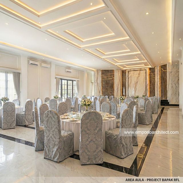 Desain Area Aula Rumah Klasik 2 Lantai Bapak RFL di Samarinda