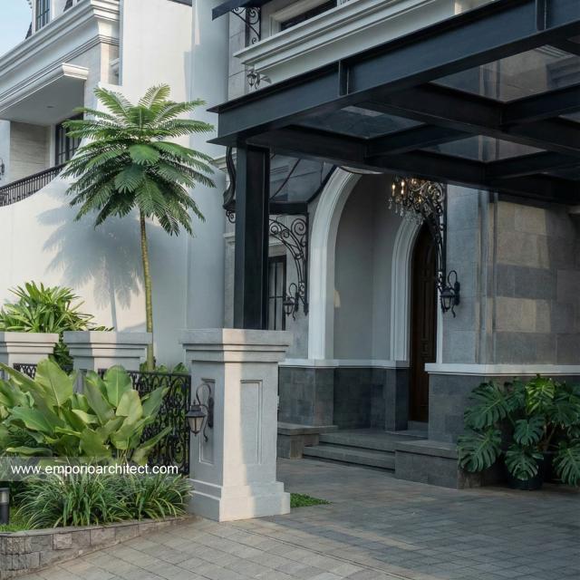 Desain Tampak Detail Depan Rumah Klasik 2 Lantai Ibu CRL II di Surabaya
