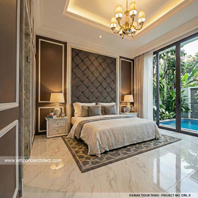 Desain Kamar Tidur Tamu Rumah Klasik 2 Lantai Ibu CRL II di Surabaya