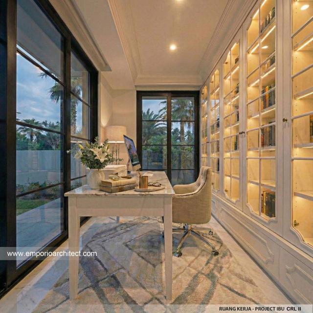 Desain Kantor (Ruang Kerja) Rumah Klasik 2 Lantai Ibu CRL II di Surabaya