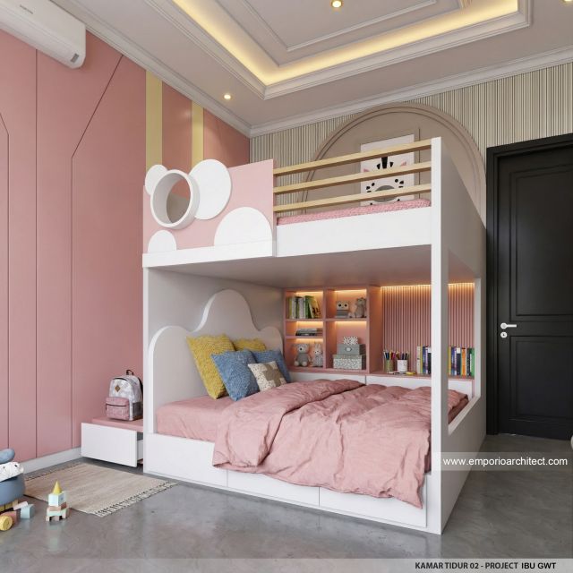 Desain Kamar Tidur 2 Rumah Klasik 2 Lantai Ibu GWT di Jambi