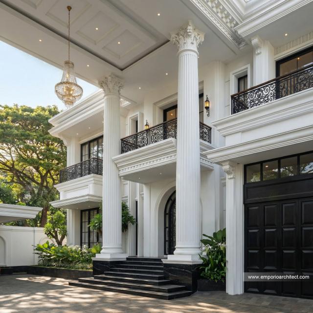 Desain Tampak Detail Depan Rumah Klasik 2 Lantai Ibu GWT di Jambi