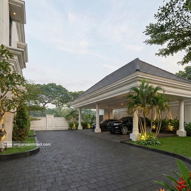 Desain Tampak Detail Garasi Rumah Klasik 2 Lantai Bapak ALJ di Kalimantan Timur