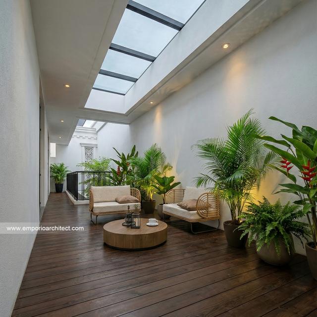 Desain Rooftop Rumah Klasik 2 Lantai Ibu AT di Jakarta Selatan