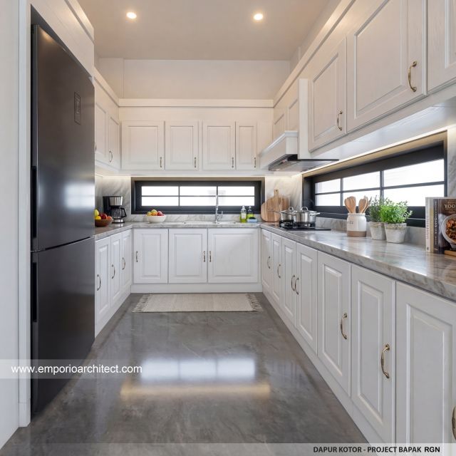 Desain Dapur Kotor Rumah Klasik 2 Lantai Bapak RGN di Palembang