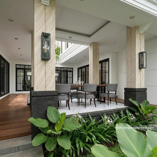 Desain Tampak Detail Belakang 3 Rumah Klasik 2 Lantai Bapak RGN di Palembang