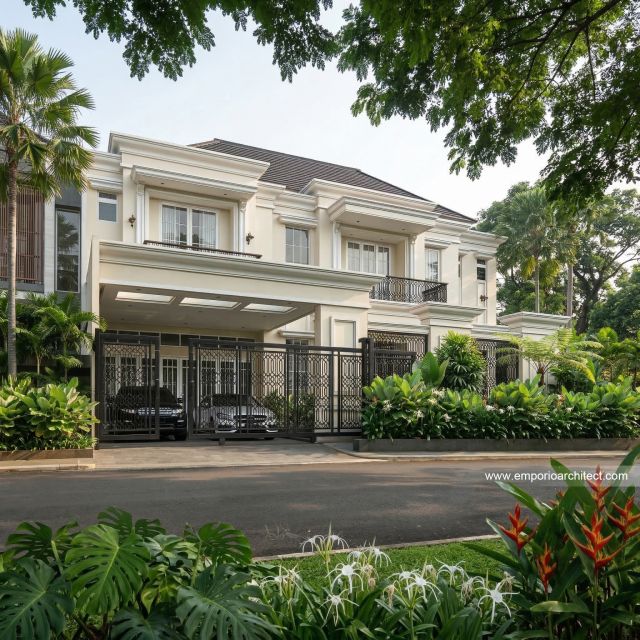 Desain Tampak Depan 3 Rumah Klasik 2 Lantai Bapak EMD di Cibubur, Jawa Barat