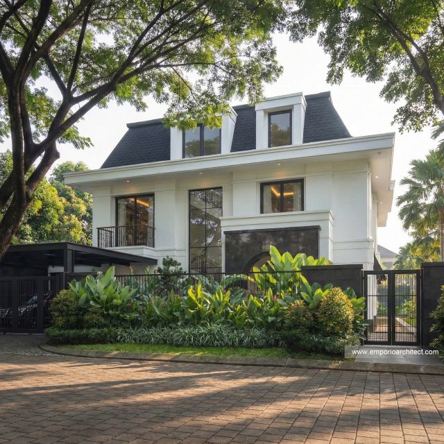 Desain Tampak Depan 2 Rumah Klasik 3 Lantai Bapak E di Pasuruan, Jawa Timur