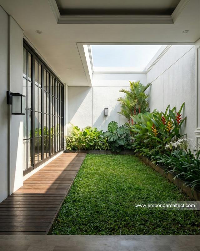 Desain Tampak Detail Belakang Rumah Mediteran Klasik 3 Lantai Ibu VT di Surabaya