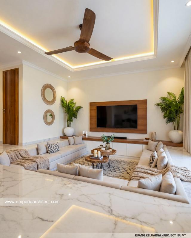 Desain Ruang Keluarga Rumah Mediteran Klasik 3 Lantai Ibu VT di Surabaya