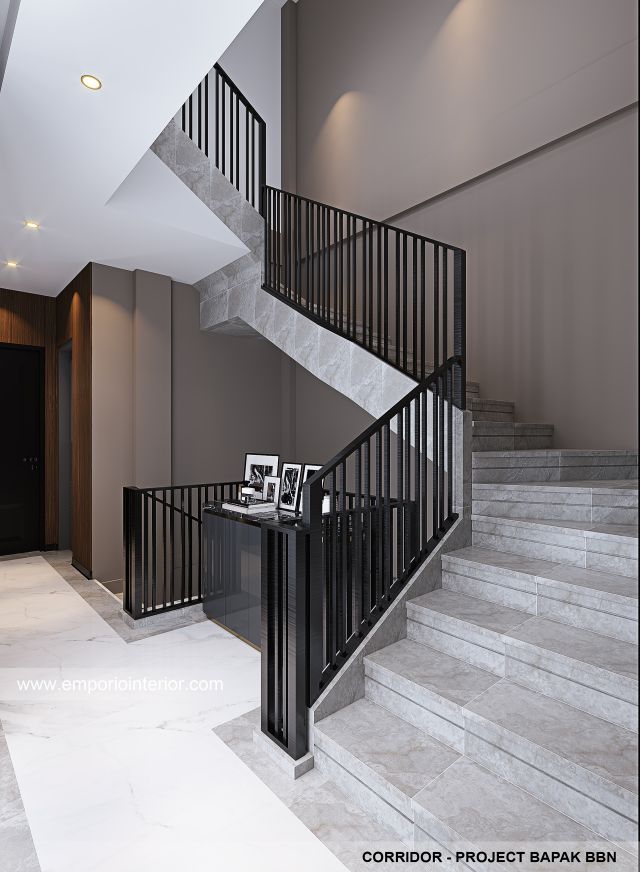 Tidak Memasang Pegangan Tangga (Handrail)