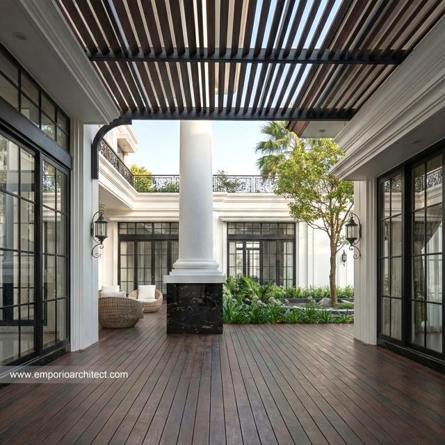 Desain Tampak Detail Belakang 3 Rumah Klasik Mediteran 2 Lantai Bapak AR di Madura