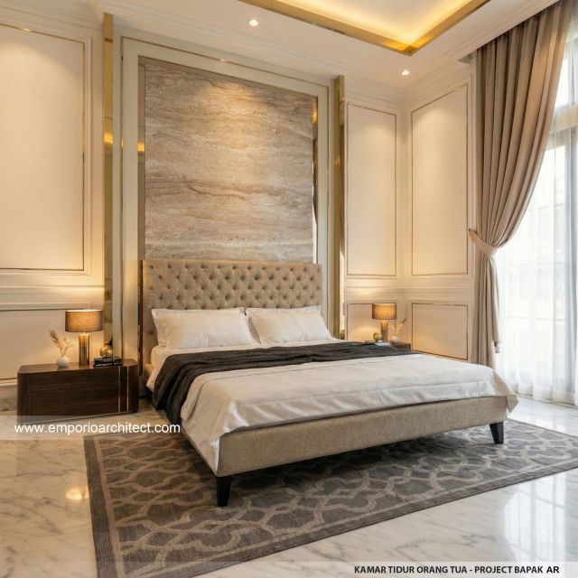 Desain Kamar Tidur Orang Tua Rumah Klasik Mediteran 2 Lantai Bapak AR di Madura