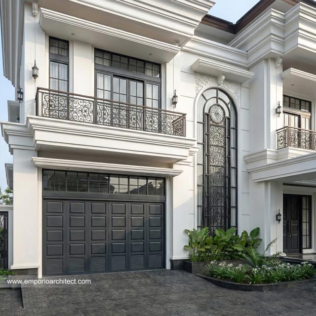 Desain Tampak Detail Depan 3 Rumah Klasik Mediteran 2 Lantai Bapak AR di Madura