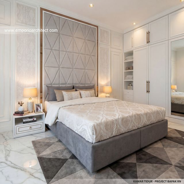Desain Kamar Tidur Rumah Klasik Mediteran 2 Lantai Ibu RN di Bandung