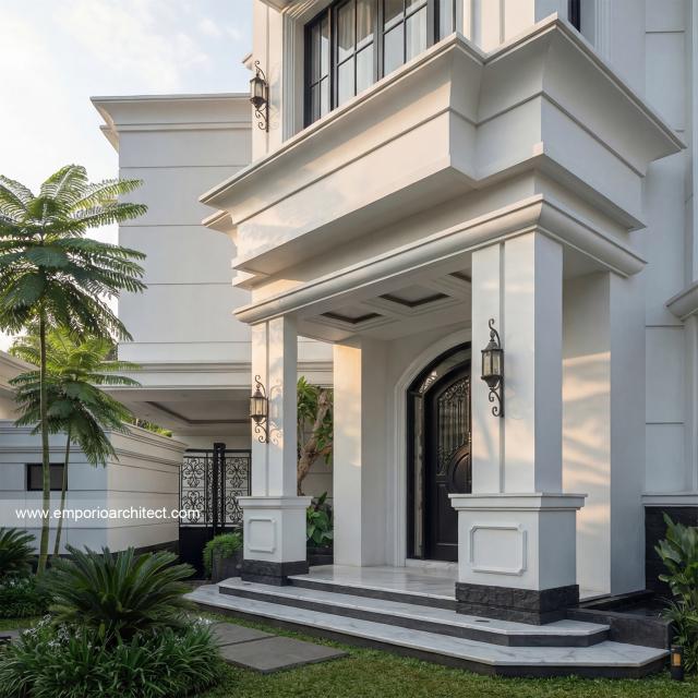 Desain Tampak Detail Teras 2 Rumah Klasik Mediteran 3 Lantai Bapak ASH di Sentul, Bogor
