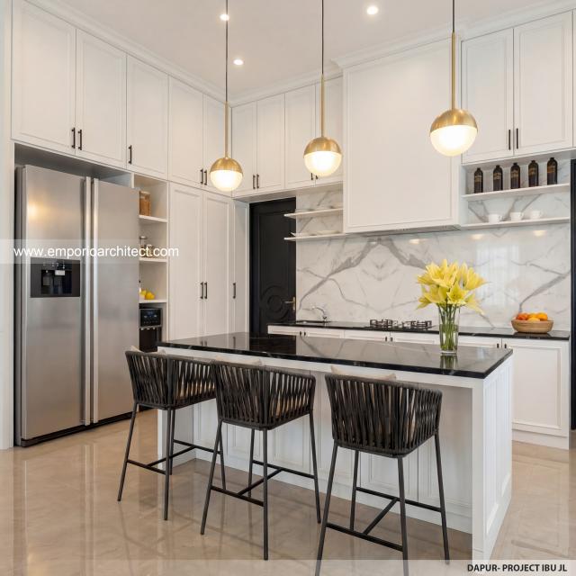 Desain Dapur Rumah Mediteran 4 Lantai Ibu JL di PIK, Jakarta Utara