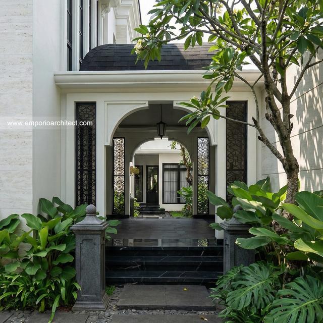 Desain Tampak Detail Depan 3 Rumah Klasik Modern 2 Lantai Bapak GL di Pulo Mas, Jakarta Timur