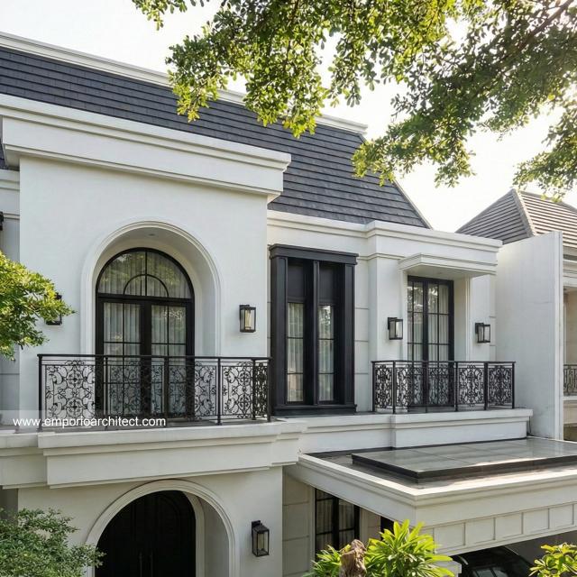 Desain Tampak Detail Depan Rumah Mediteran Klasik 2 Lantai Bapak ALX di Cinere, Depok