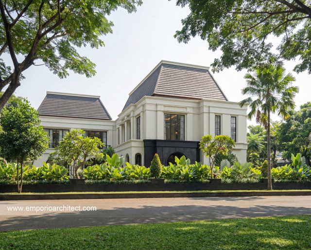 Desain Tampak Samping Rumah Mediteran Klasik 2 Lantai Ibu BGV di Lampung
