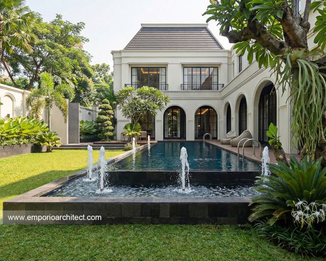 Desain Tampak Belakang Rumah Mediteran Klasik 2 Lantai Ibu BGV di Lampung