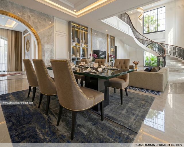 Desain Ruang Makan Rumah Mediteran Klasik 2 Lantai Ibu BGV di Lampung