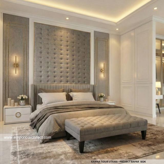 Desain Kamar Tidur Utama Rumah Mediteran Klasik 2 Lantai Bapak SGK di Malang