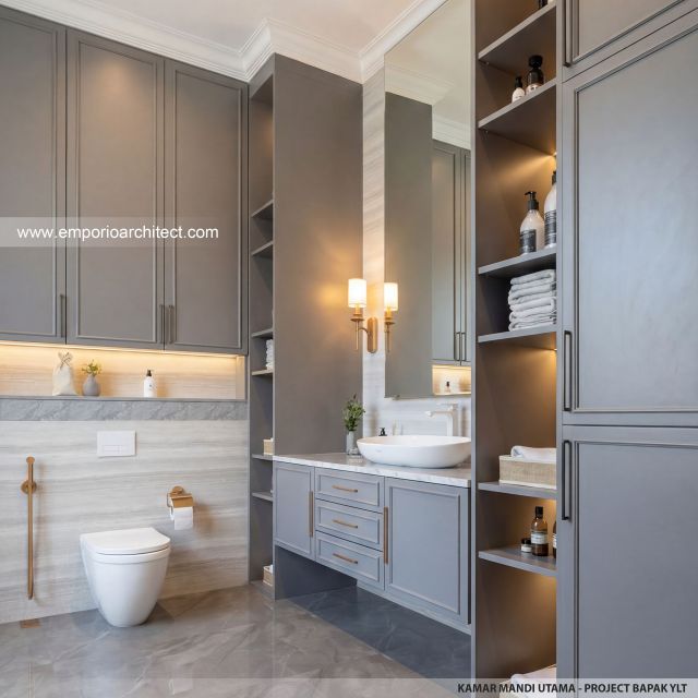 Desain Kamar Mandi Utama Rumah Mediteran Klasik 2 Lantai Bapak YLT di Samarinda