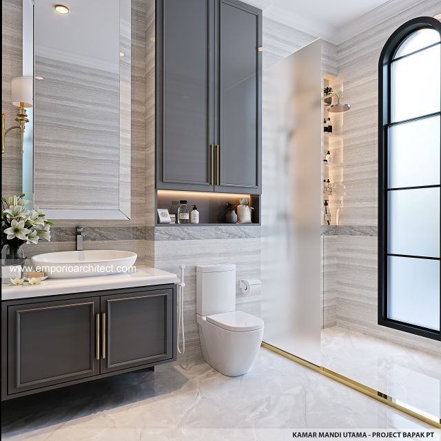 Desain Kamar Mandi Utama Rumah Mediteran Klasik 3 Lantai Bapak PT di Denpasar, Bali