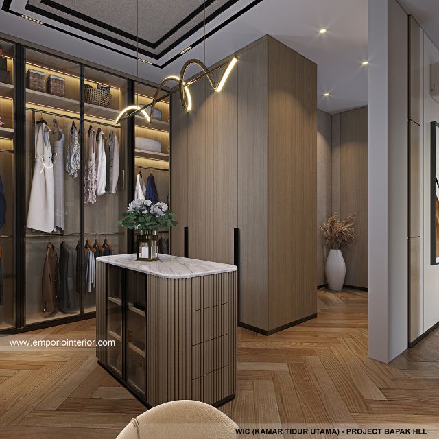 Desain WIC Kamar Tidur Utama Rumah Mediteran Klasik 3 Lantai Bapak HLL di Jakarta Selatan