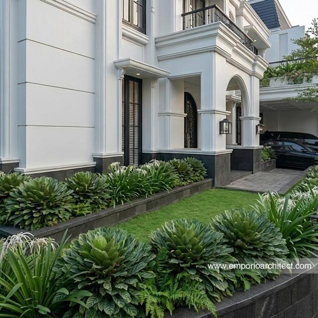 Desain Tampak Detail Depan Rumah Mediteran Klasik 3 Lantai Bapak IKR di Jakarta